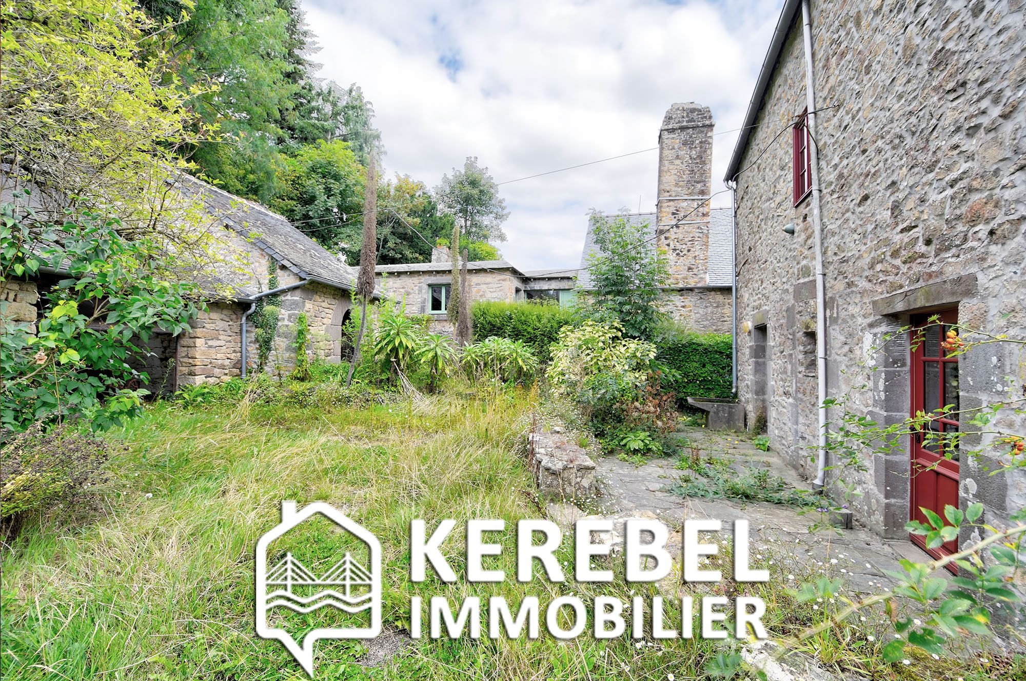 VenteAU CENTRE CHARMANTE BÂTISSE EN PIERRE85.24 m²m²