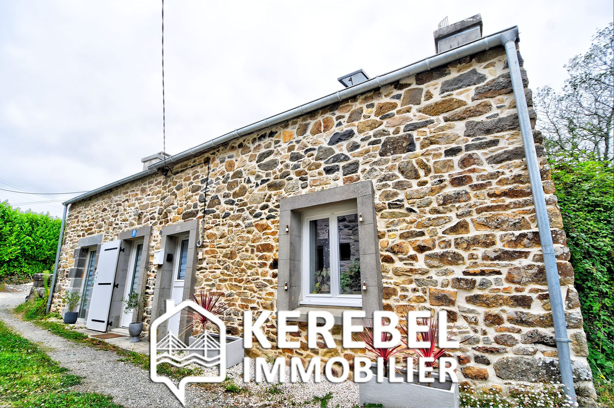 VenteDEUX CHARMANTS PENTY EN PIERRES52.00 m²m²