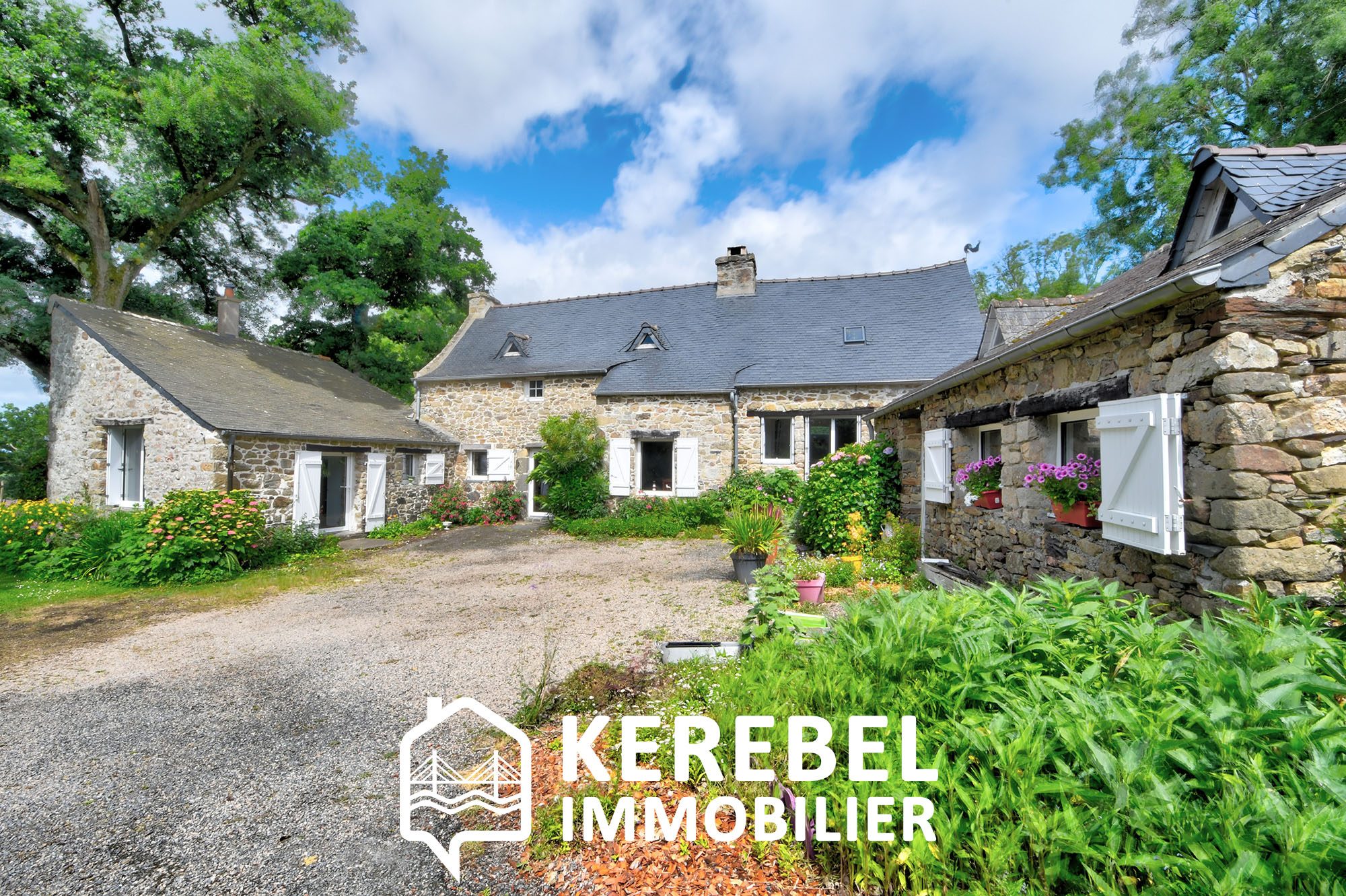 VenteEn pierres avec très belle vue rivière145.00m²