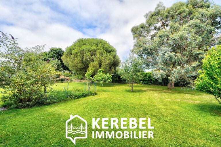 MAISON SUR UN BEAU JARDIN DE 1800 M²